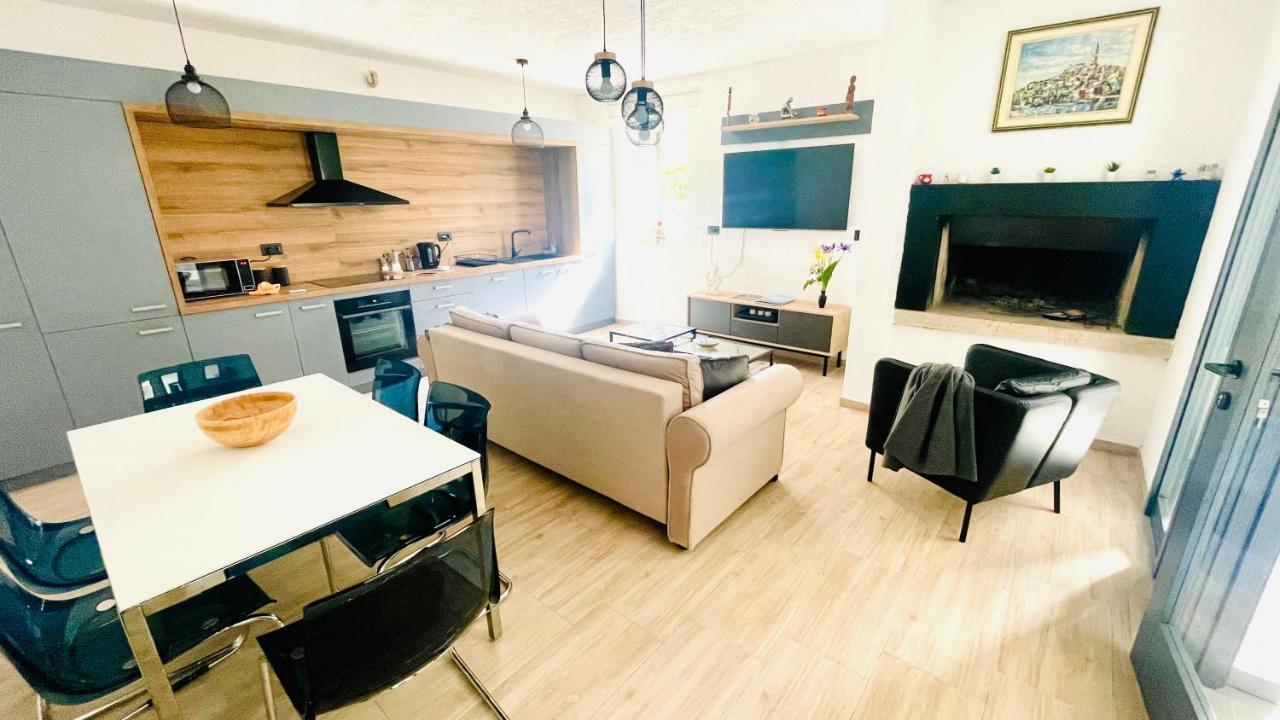 Modern Apartment With Fireplace & Stylish Kitchen كانافانار المظهر الخارجي الصورة