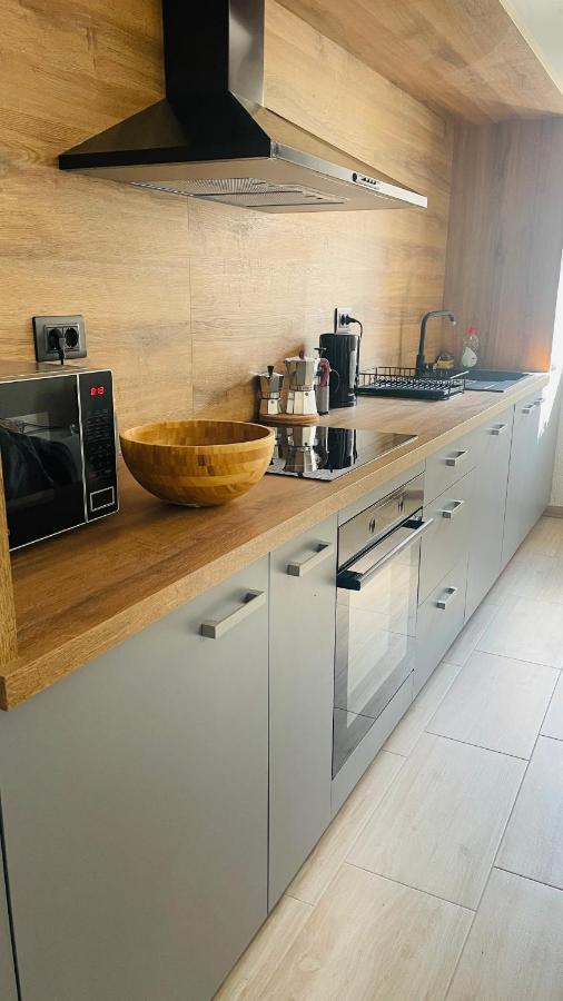 Modern Apartment With Fireplace & Stylish Kitchen كانافانار المظهر الخارجي الصورة