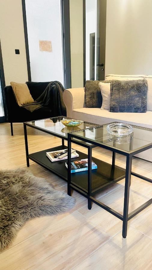 Modern Apartment With Fireplace & Stylish Kitchen كانافانار المظهر الخارجي الصورة