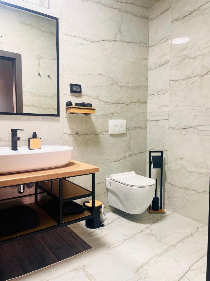 Modern Apartment With Fireplace & Stylish Kitchen كانافانار المظهر الخارجي الصورة