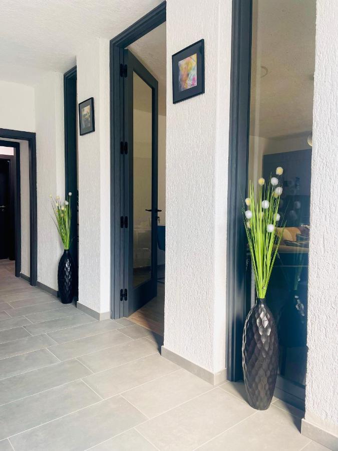 Modern Apartment With Fireplace & Stylish Kitchen كانافانار المظهر الخارجي الصورة